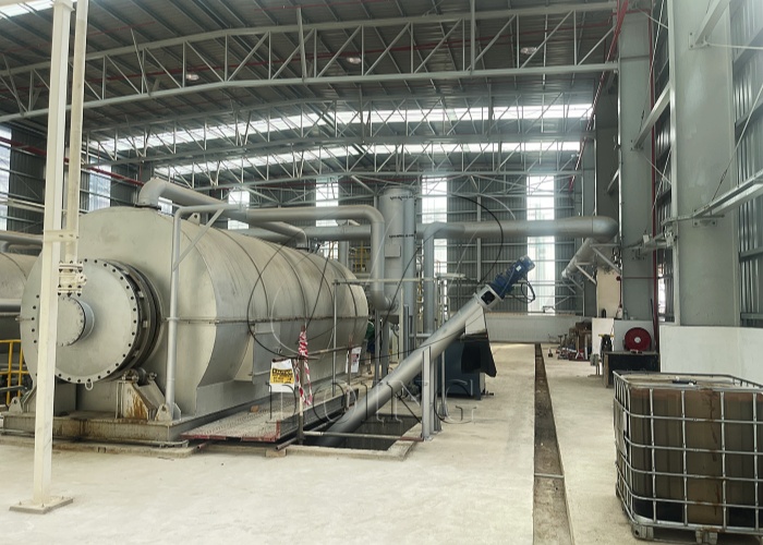 Malaysia semi-continuous oil sludge pyrolysis plant installation site DOING semi-continuous oil sludge pyrolysis plant